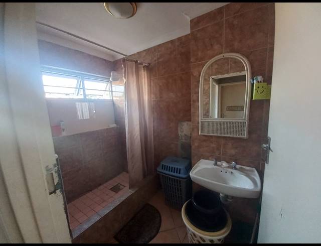 6 BEDROOM HOUSE FOR SALE IN WOODLANDS